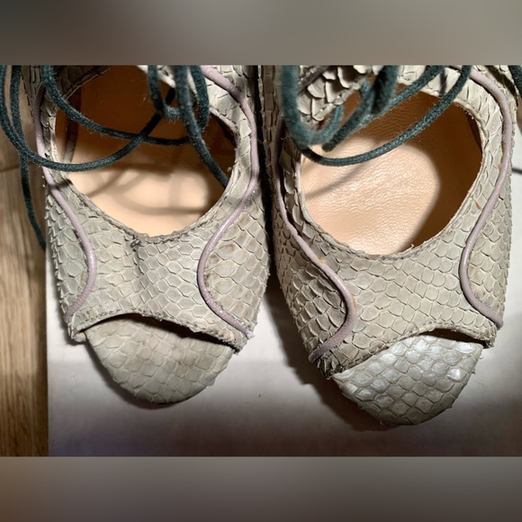 Pour La Victoire gray snakeskin embossed open toe stiletto - Picture 6 of 16